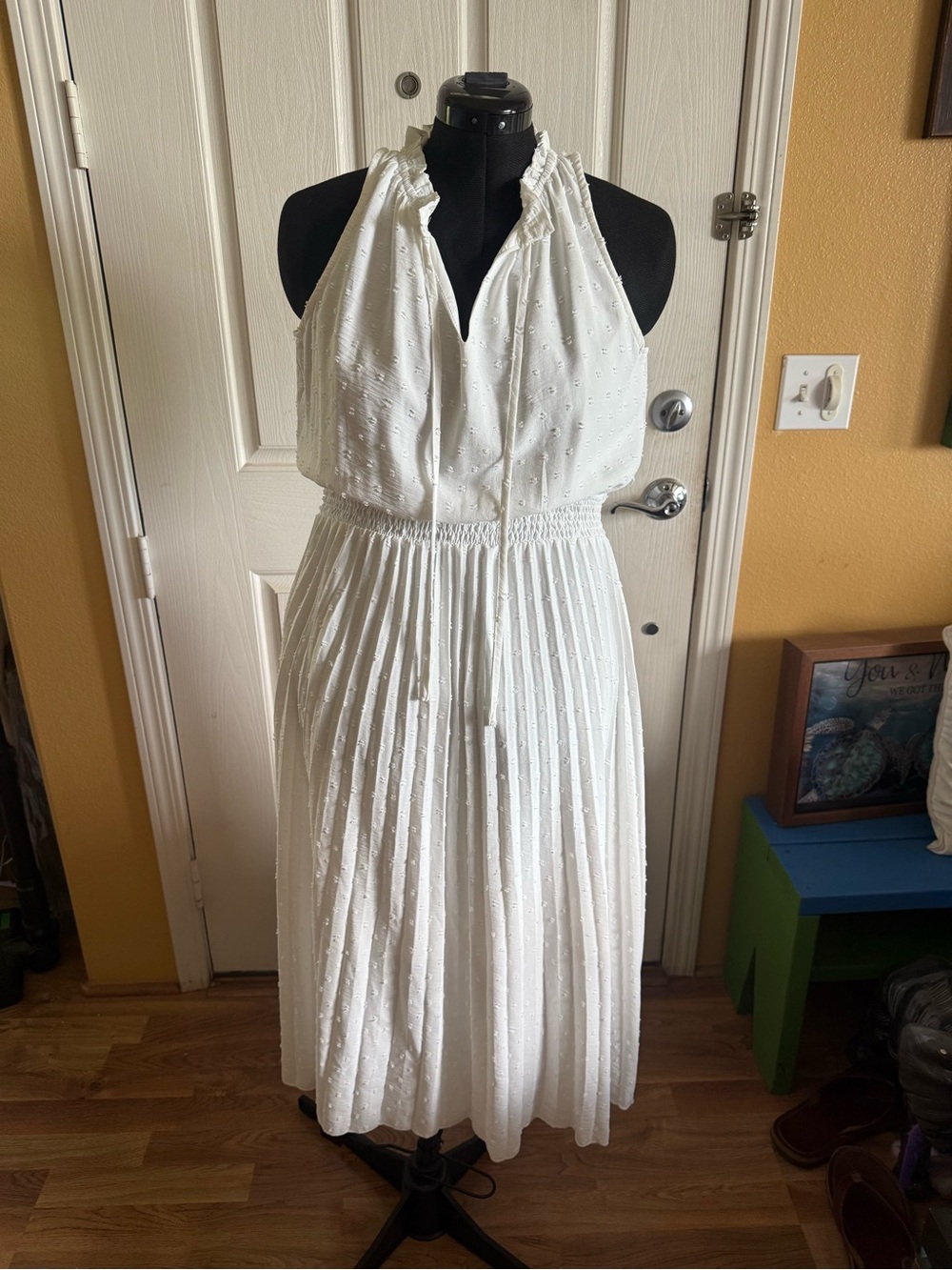 Elegant White Halter Midi Dress with Pleated Skirt
